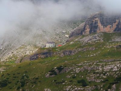 010-Die Brentei-Huette kommt in Sicht